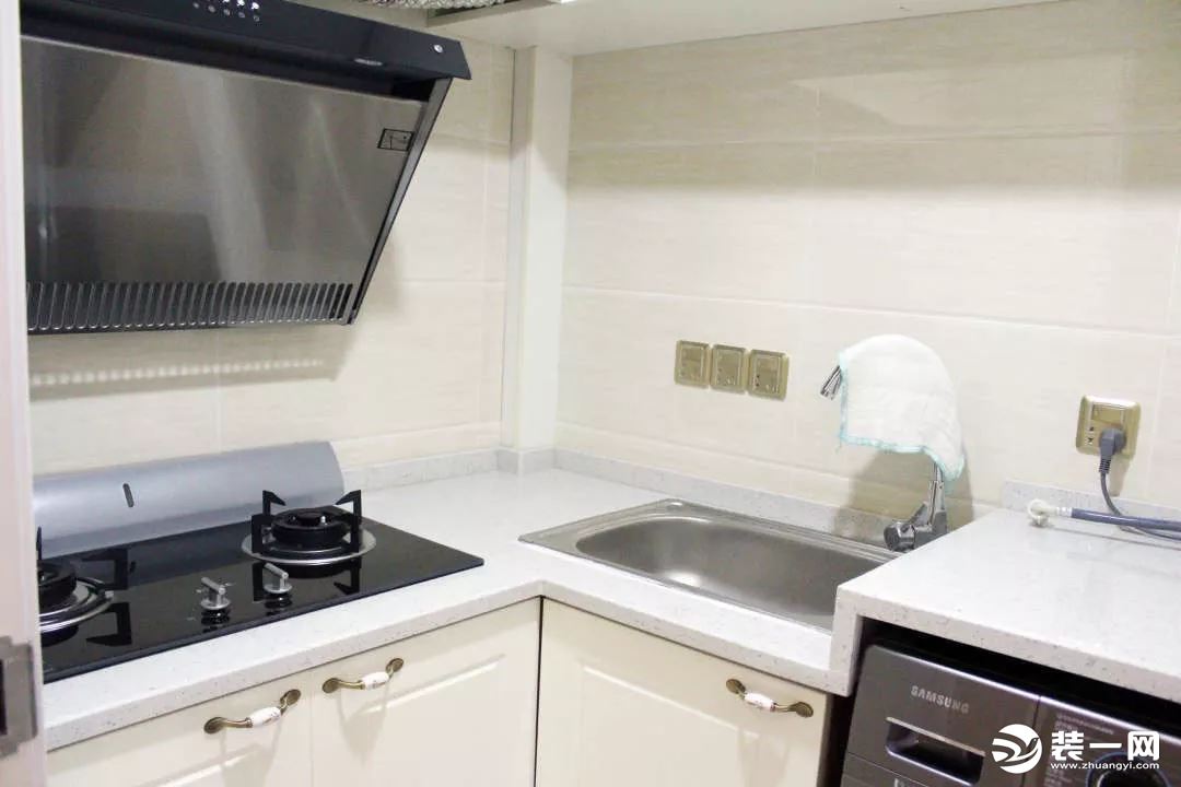 层高4.5米复式装修案例小户型欧式装修厨房细节