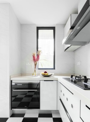 黑白搭配的厨房设计