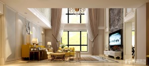 双层挑空的客厅空间，通过对家具尺寸与布局调整，延续了无可比拟的开阔感，刻有凹凸的线条装饰无疑会唤起客