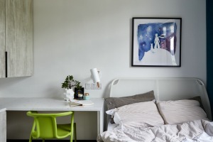 120平米现代简约三居室卧室装修效果图