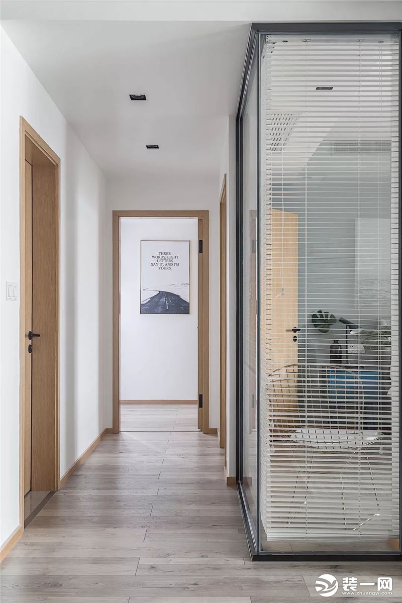 惠州景欣装饰100㎡现代简约3居，软装用上原木色，自然清新又空灵走廊效果图