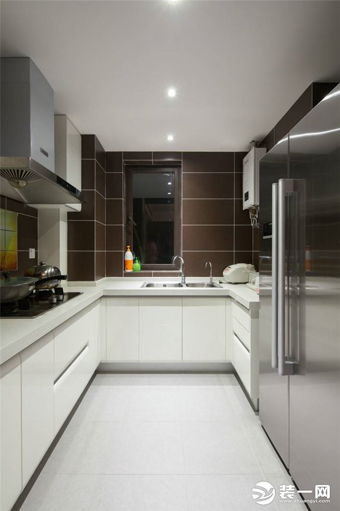 东莞汇龙湾80平三居室现代简约风格厨房装修