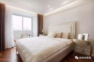 卧室延续整体轻松浪漫的风格，营造宁静安适的睡眠环境。