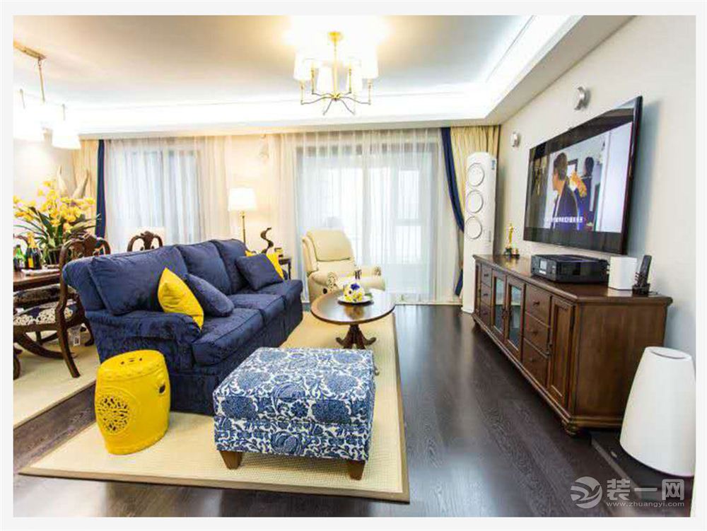 广州万科金域缇香88三居室美式风格客厅