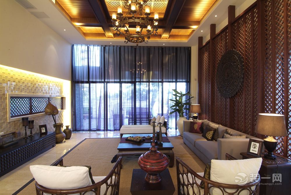 龙山林140三居室东南亚风格效果图客厅