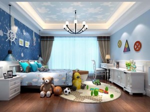 儿子房主体是浅蓝色的主色调，纯实木的地板，同时还有很多很有童趣的装饰品，灯具造型也很别致。