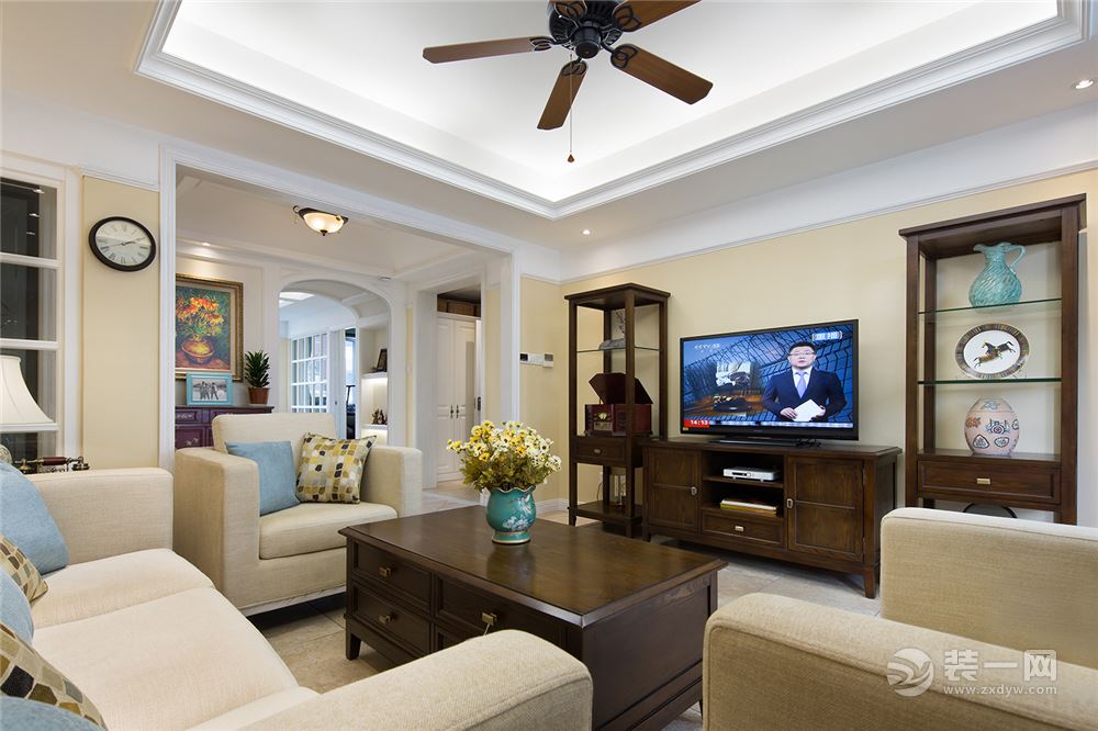 150平 三居室美式风格装修案例，客厅装修效果图