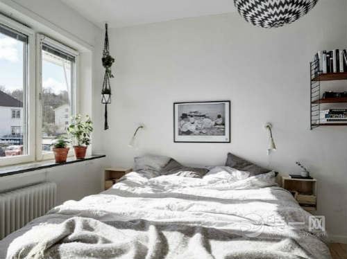 卧室向阳的窗户使得每天早上都可以在阳光里渐渐苏醒，充满正能量