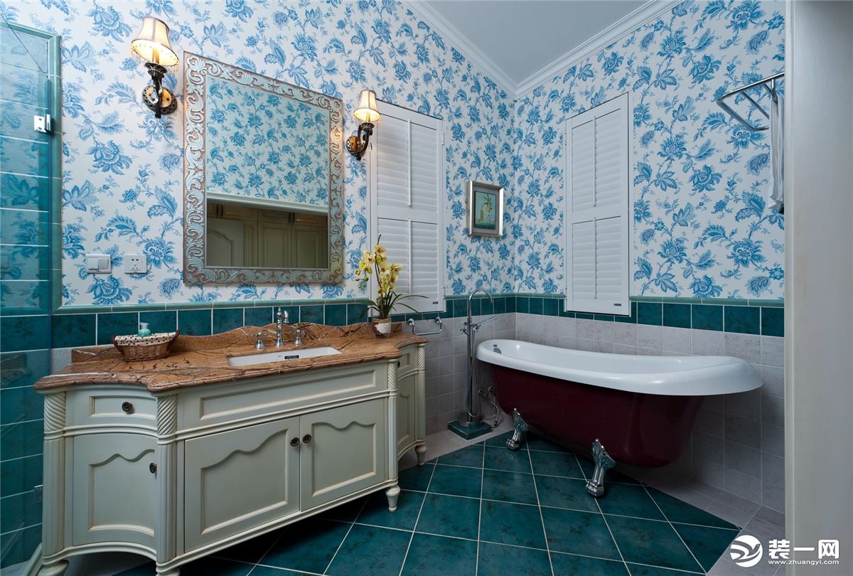 卫浴房，蓝色，和整套房子的主题一致