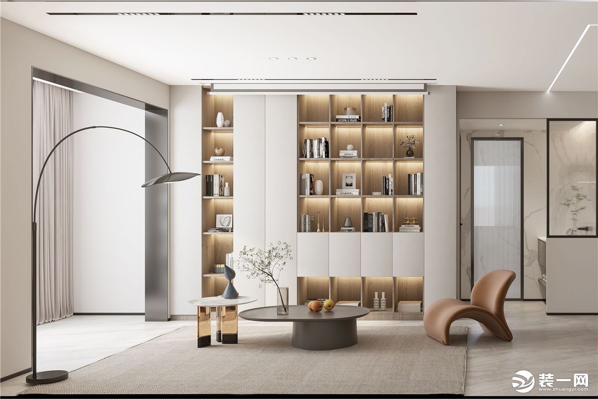 在客厅区域，靠墙设计了嵌入式书柜，原木色书柜与暖白色墙面合二为一，在视觉上丰富了客厅的层次与视野。