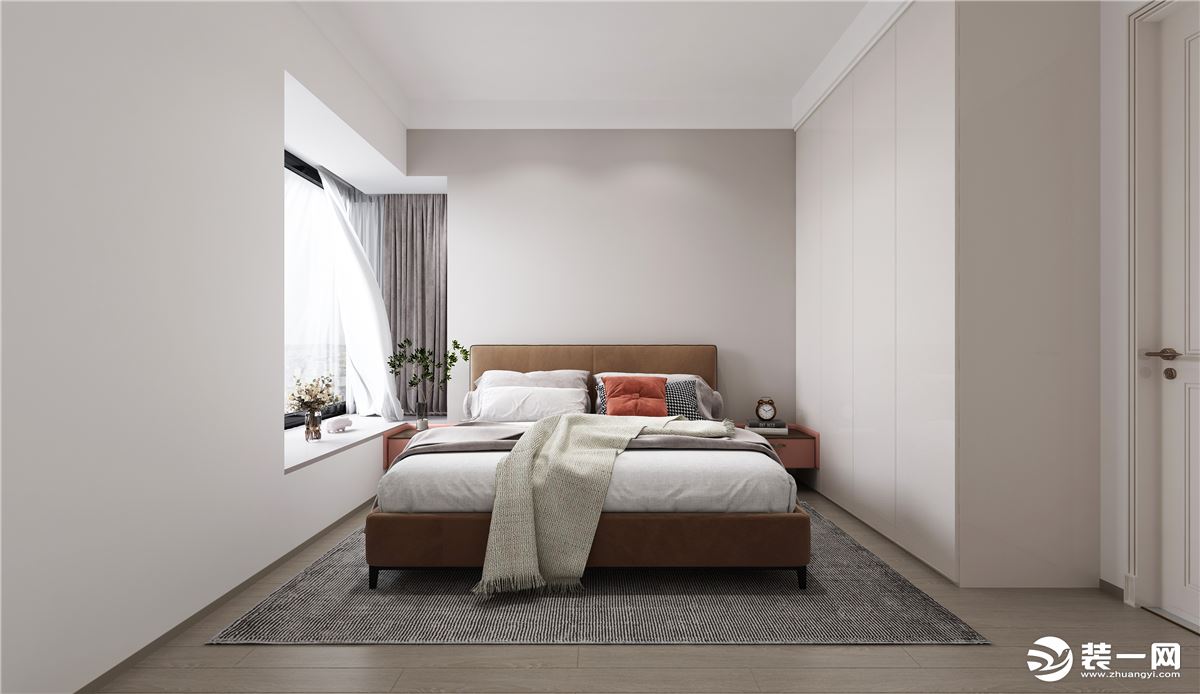 走进卧室，干净感是卧室的第一印象，简约的白色背景墙与灰色窗帘，冷静、理智，浅色木地板搭配棕色软装营造