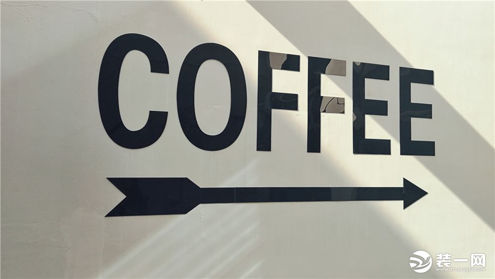 大大的COFFEE指引标志