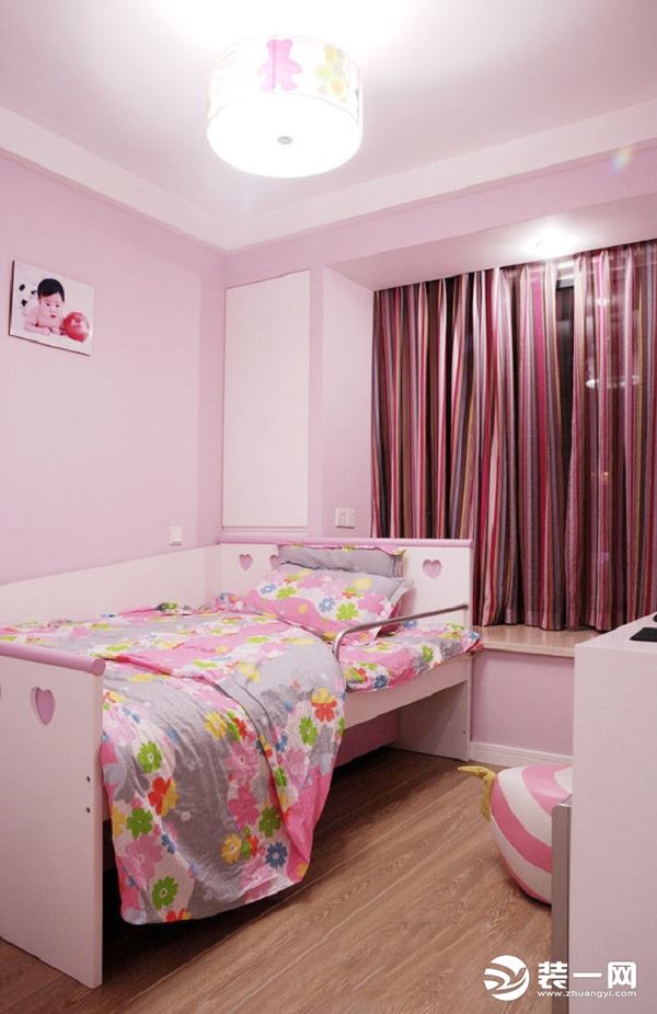 儿童房是可爱的粉色