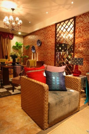 客厅餐桌和沙发七彩东南亚风格