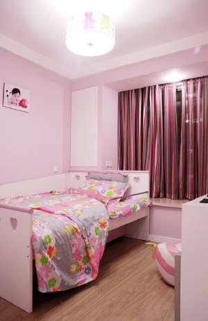 儿童房是可爱的粉色
