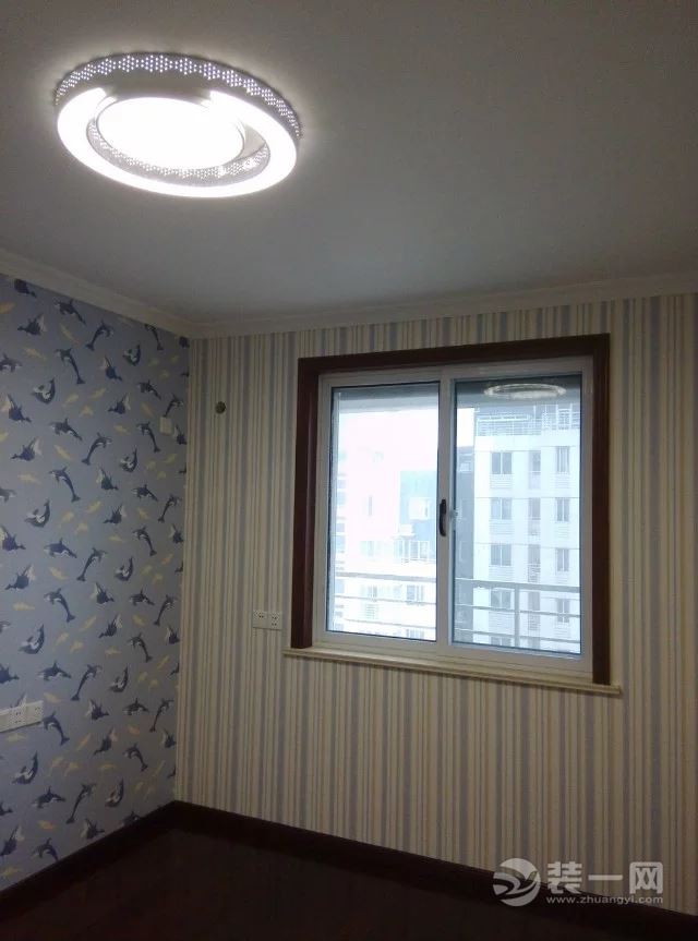 现代三居室装修卧室吊灯效果图