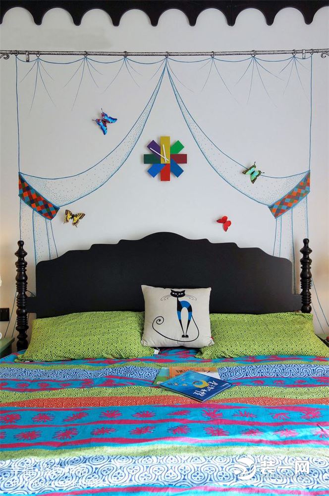 梦幻的卧室，有彩蝶翩翩，像谁在彩虹之巅。
