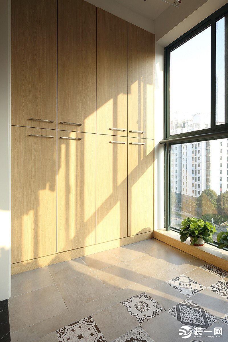 【维享家装饰】87平三居室 不一样的现代定制家——景观阳台