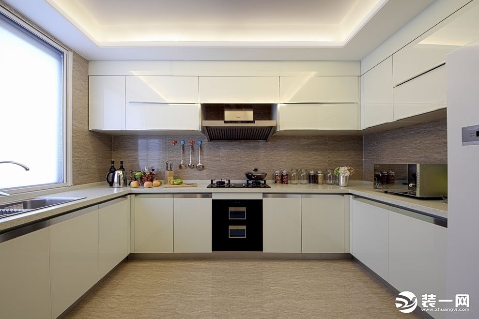 110平米三居室现代风格厨房