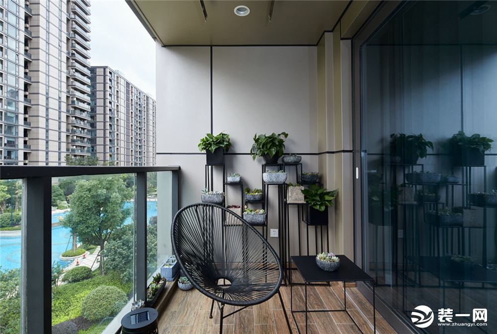 119平米现代风格三居室阳台