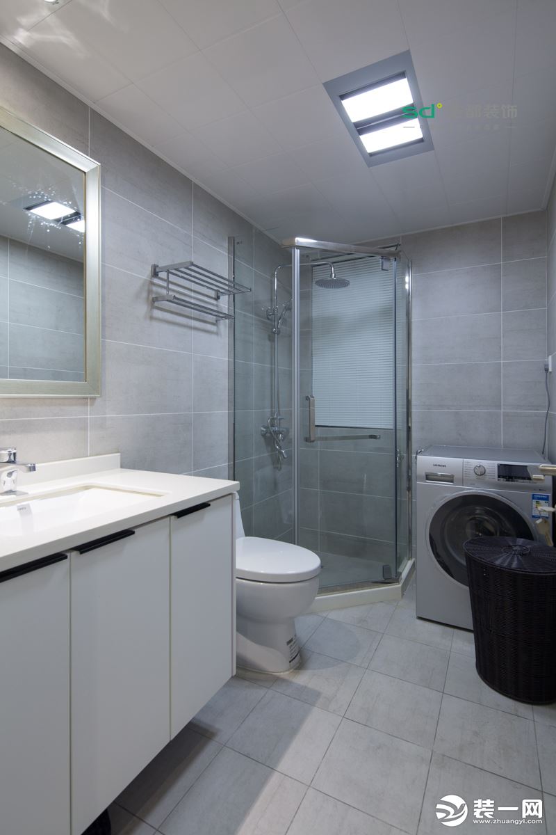 101平米现代风格三居室卫浴间装修效果图