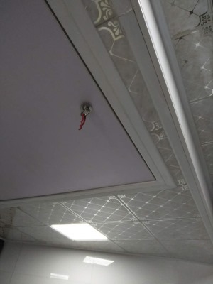 厨房吊顶石膏板以及铝扣板吊顶的拼接安装