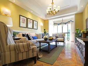 【客厅装修效果图】客厅作为待客区域，比其他区域更明快新鲜，使用光滑的瓷砖和樱花木的茶几。