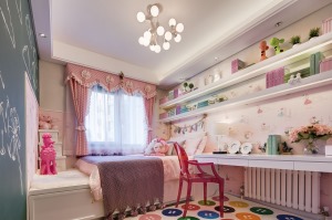 【儿童房装修效果图】浅淡的粉红色，能带给孩子最好的公主梦。虽然大量使用粉红色，一点也不突兀。