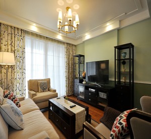 【客厅装修效果图】全房以樱花实木作为家具，高贵大气，却又带来大自然的气息。