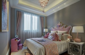 【次卧装修效果图】粉色基调的卧室十分梦幻，床头粉色的布娃娃更显可爱。墙上的大幅装饰画十分精致漂亮，粉