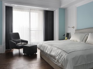 【卧室】天蓝色给与整体空间一个靓丽的点缀，在闲适中、在困顿中、在安稳的房间里，出现点滴色彩，如此宁静