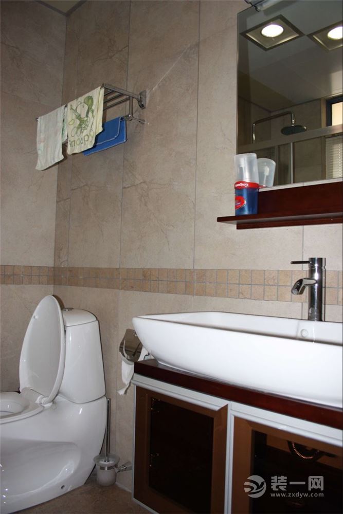中地滨江国际90平三室现代风格装修效果图卫生间