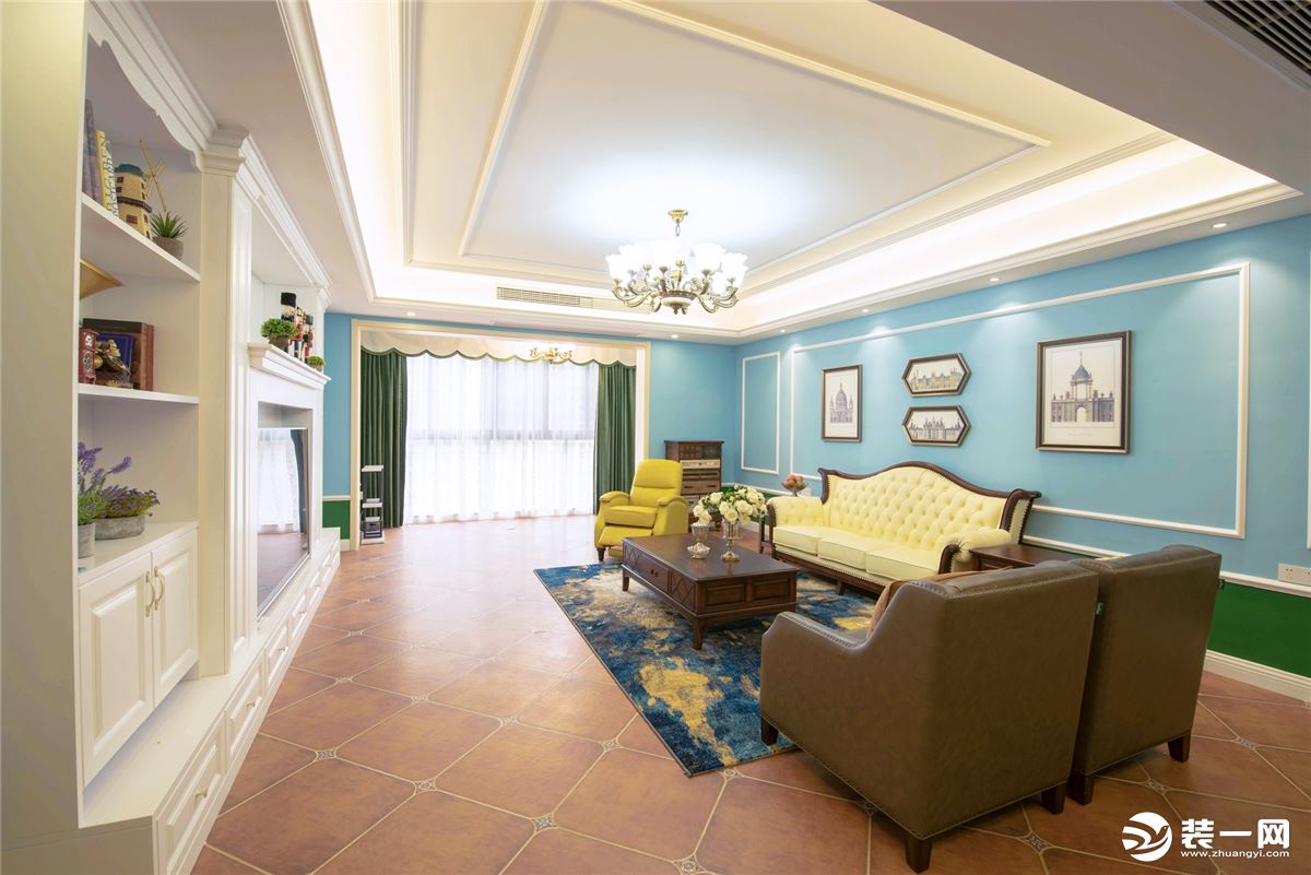 小美式风格 · 沙发背景墙    采用天蓝色色漆，清新活泼