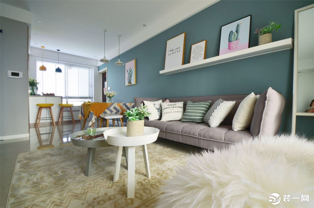客厅1   北欧风格独有的白色＋木色搭配   简单的软装配饰，轻松自然