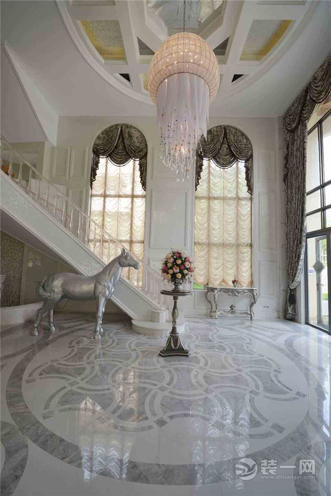 玫瑰园 400平 造价69万 混搭风格大厅的水母灯。