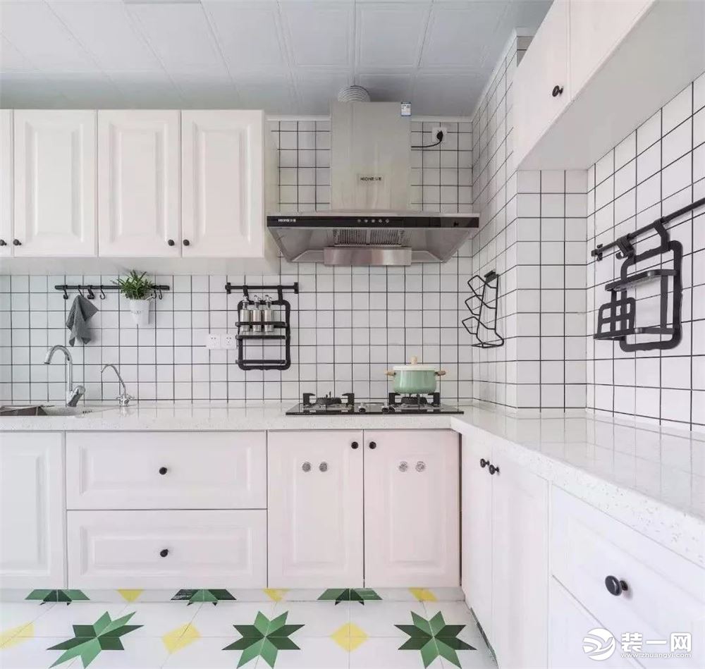 117平三居室现代简约风格厨房装修效果图