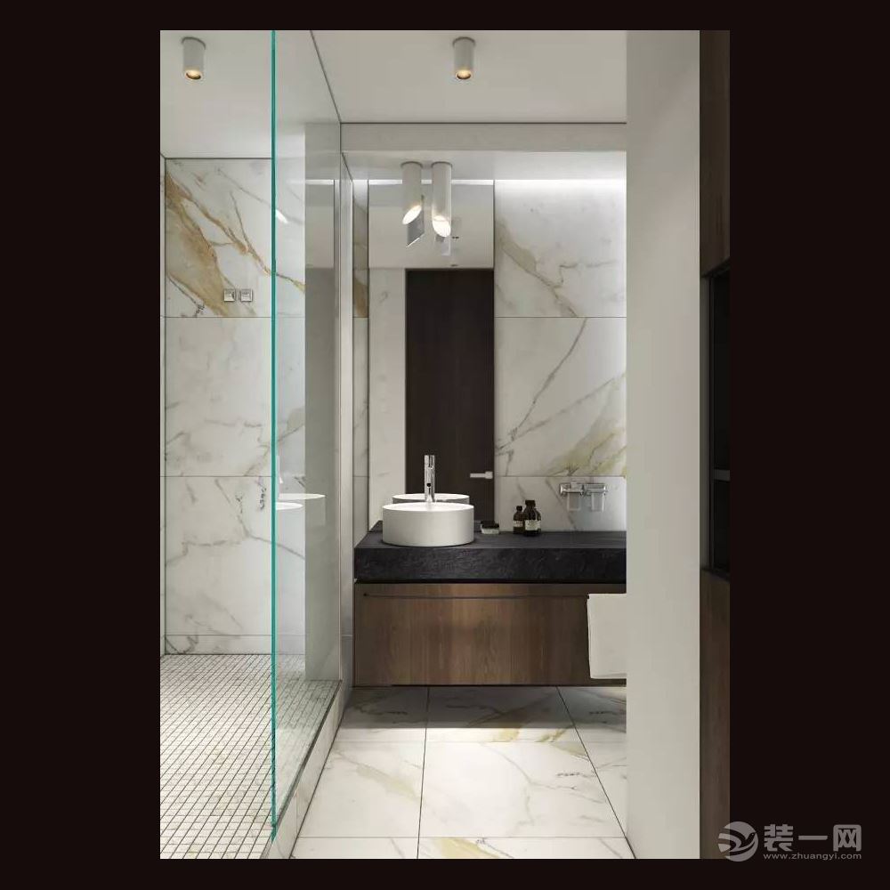简洁利落的入墙式壁柜， 尽量向纵向空间发展， 并通过隔断墙阻隔了洗浴间的湿气。
