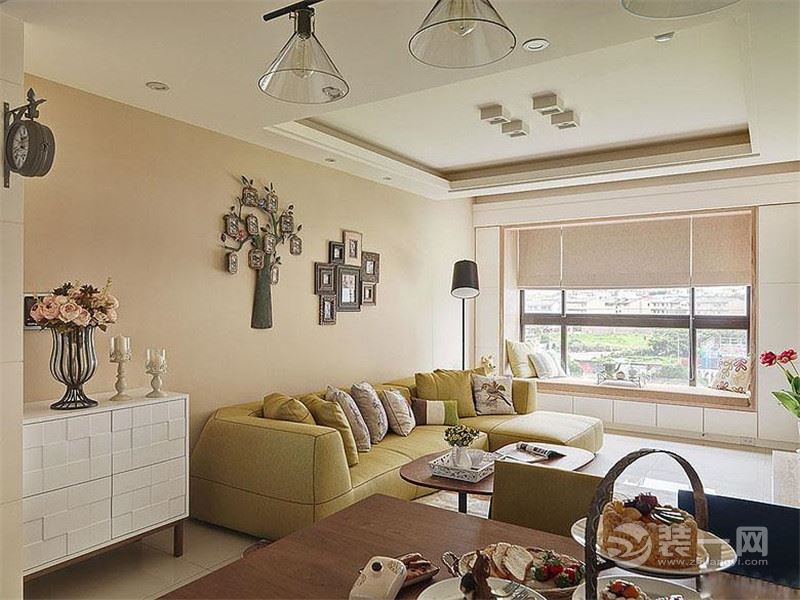 福州中庚香山天地105平米三居室简欧风格客厅、沙发、飘窗