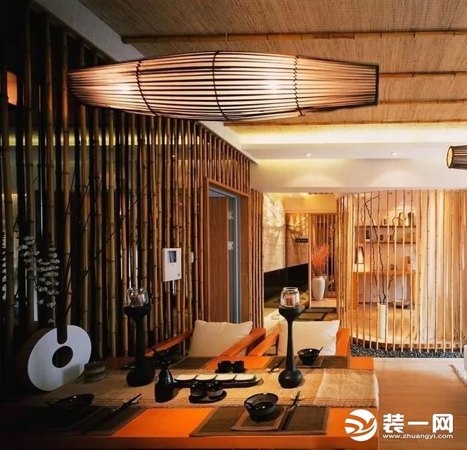 竹子的各种形态在这里都得到了应用，搭配上柔和灯光，营造出了雅致的家居氛围。