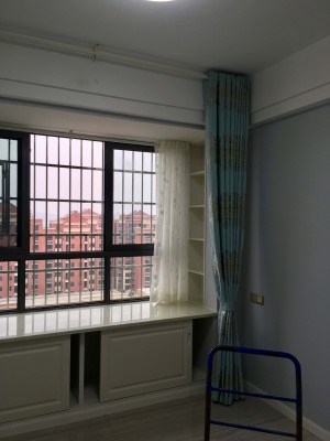 内江资中中铁三居室120平方现代灰色格调装修飘窗