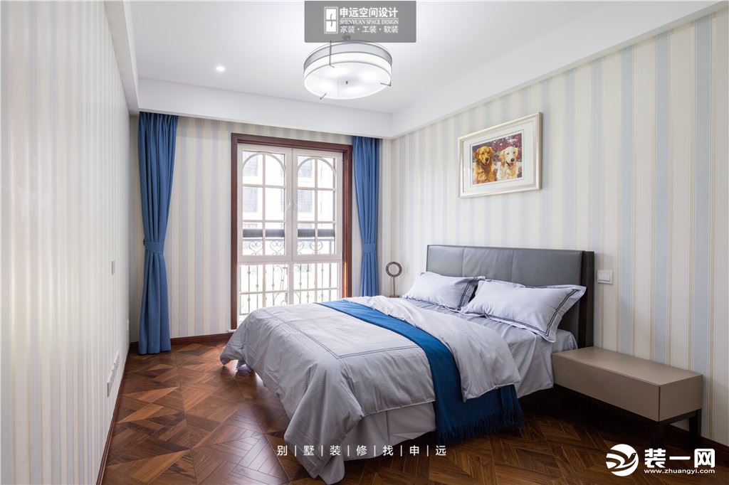 次卧有别于客厅的中式风味，更加入现代的元素。