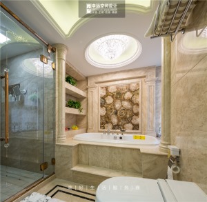 浴室配色以柔和的暖黄色为主基调，地面及墙面严选优质石材，承续经典优雅的设计