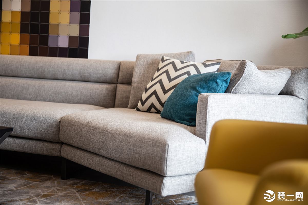 【千思装饰】140㎡现代风格+客厅 沙发装修实景效果图