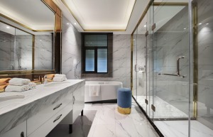 室以大理石瓷砖为主体，配合天花板内嵌式Led光源，让浴室显得温暖整洁而舒适。