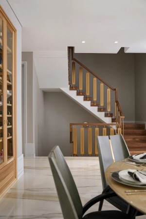 400平别墅现代轻奢风格装修效果图餐厅楼梯