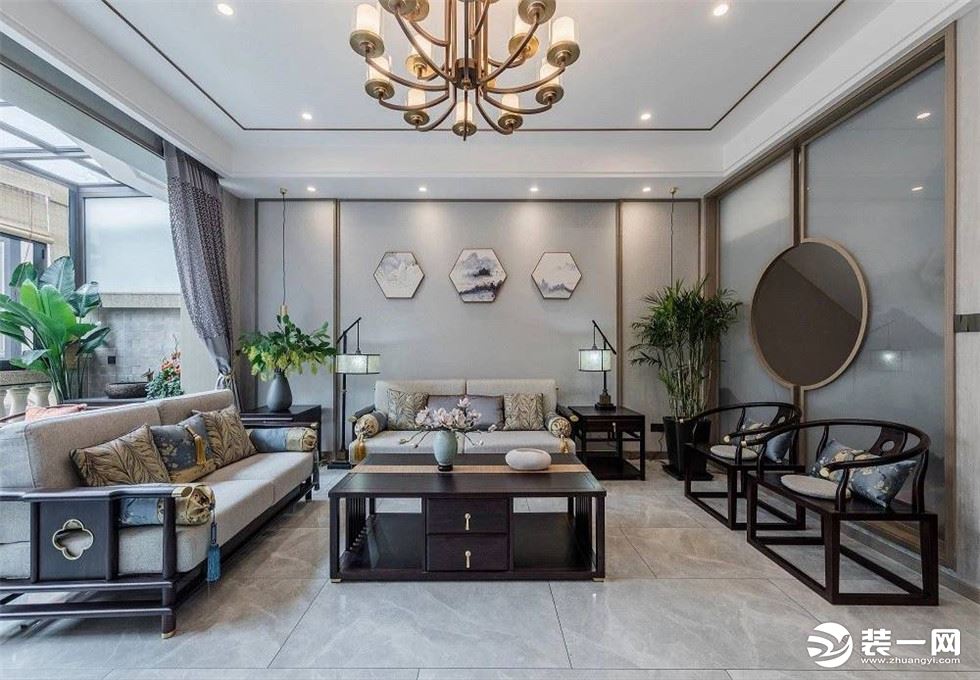 客厅，采用几何线条，简单大气，使用深色家具搭配体现复古色彩。