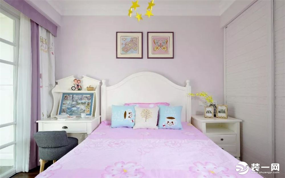 四季花语小区三居室美式风格，卧室