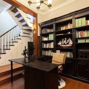 書房 書房是在地下室，安靜、私密，可以讓您安心靜下來看看書或者工作。