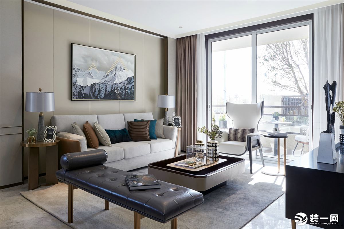 145㎡三居室设计，以现代轻奢风格打造舒适而包含品质的空间，感受扑面而来的精巧感。