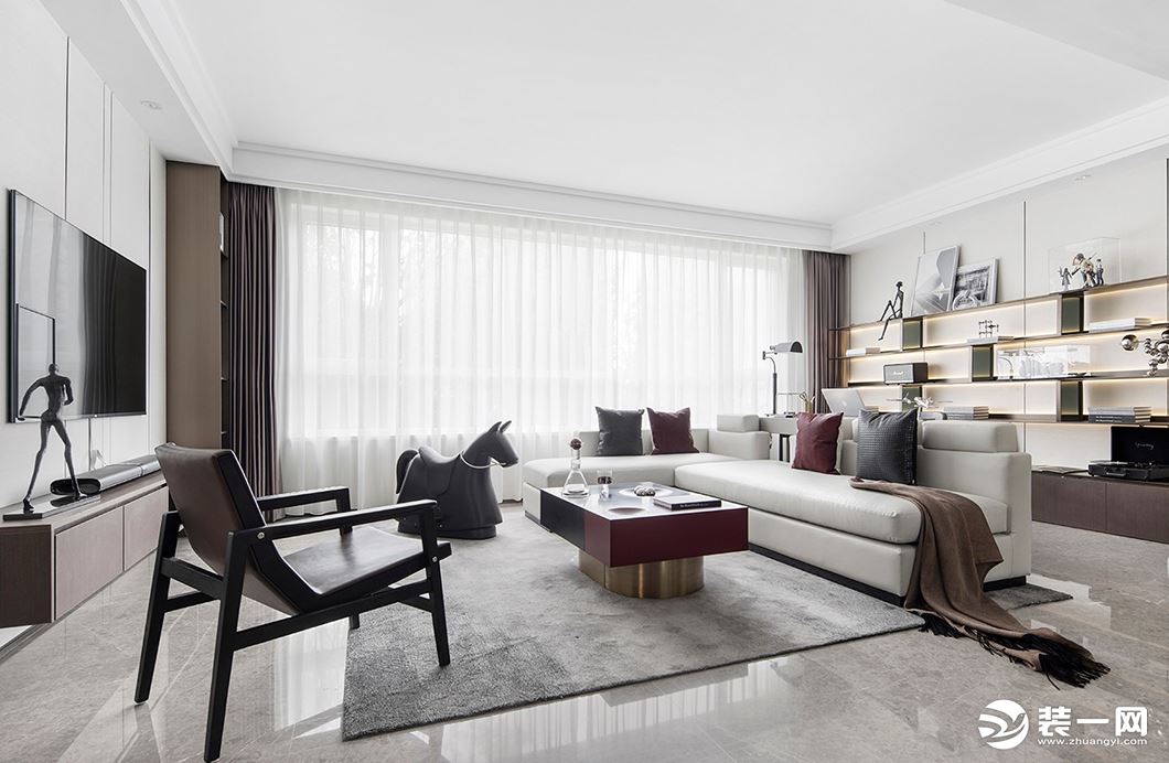 客厅，暖灰是空间的主要色调，木色、红色的点缀丰富了色彩的语言，金属的介入增添了空间的品质，简洁干练的